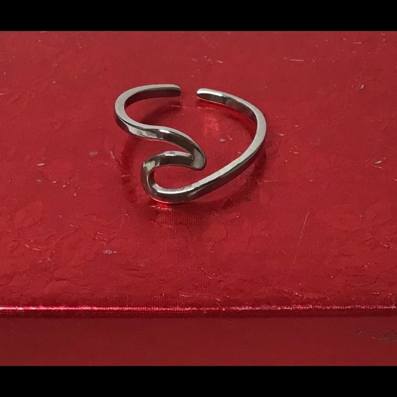 Wave Ring - Picture 1 of 4